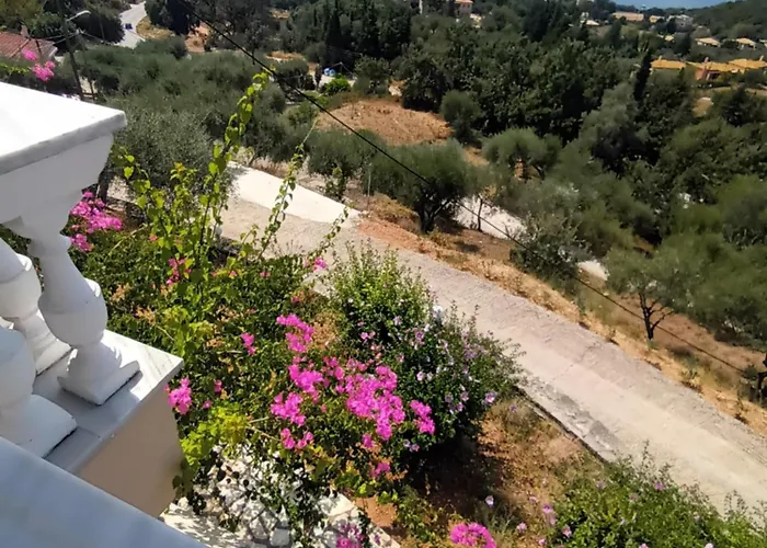 Charoula\'S Apartments